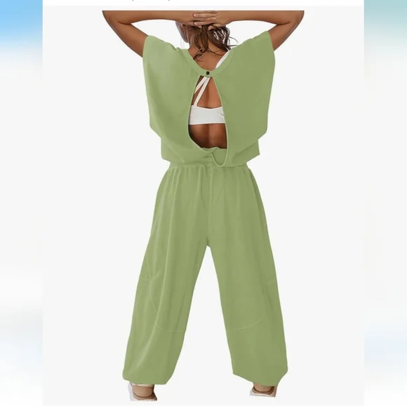 NWOT Oversized Green Women's Jumpsuit - Picture 2 of 3